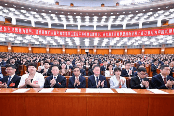 Xi khuyến khích thanh niên thúc đẩy cải cách và đổi mới Xi khuyến khích thanh niên thúc đẩy cải cách và đổi mới