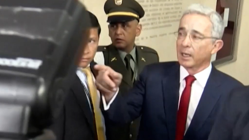 Phán quyết lịch sử: Cựu Tổng thống Colombia Uribe bị kết án trong phiên tòa mang tính bước ngoặt Phán quyết lịch sử: Cựu Tổng thống Colombia Uribe bị kết án trong phiên tòa mang tính bước ngoặt video poster