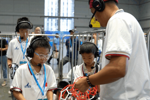 Bóng đá drone cất cánh tại Thượng Hải Bóng đá drone cất cánh tại Thượng Hải video poster
