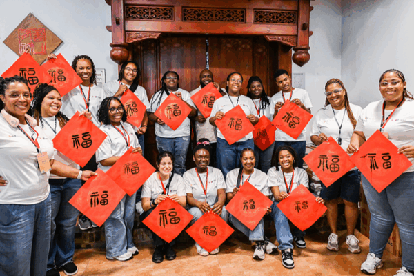 Thanh Niên Đoàn Kết Vì Hòa Bình: Cùng Xây Dựng Tương Lai