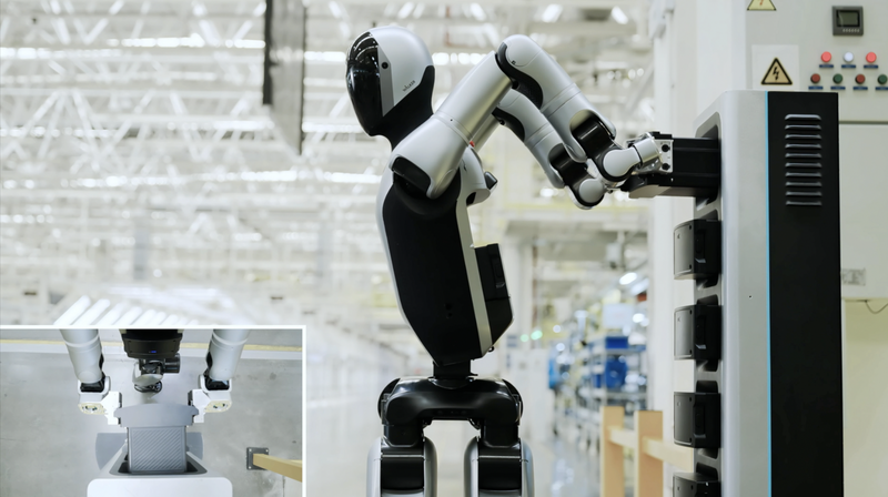 Walker S2: Cuộc Cách Mạng Robot Tự Sạc 24/7 Walker S2: Cuộc Cách Mạng Robot Tự Sạc 24/7 video poster