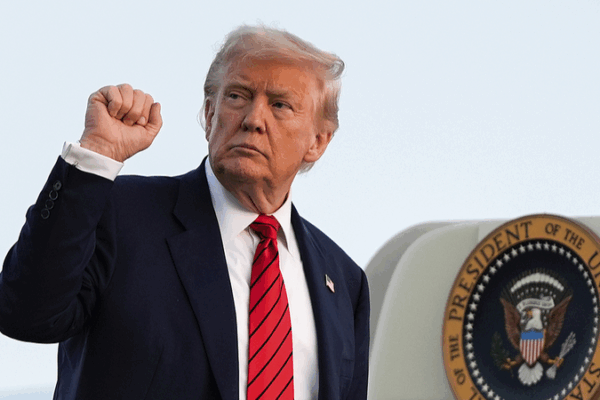 Trump đe dọa áp thuế lên Ấn Độ giữa căng thẳng dầu Nga Trump đe dọa áp thuế lên Ấn Độ giữa căng thẳng dầu Nga