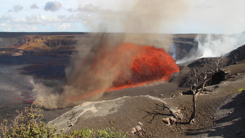 Núi lửa Kilauea phun trào lần nữa: Lần thứ 31 kể từ tháng 12 năm 2024 Núi lửa Kilauea phun trào lần nữa: Lần thứ 31 kể từ tháng 12 năm 2024 video poster