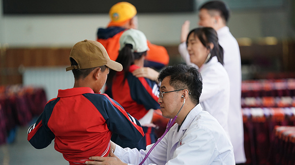 Sáu Thập Kỷ Tiến Bộ: Cuộc Cách Mạng Y Tế ở Xizang Sáu Thập Kỷ Tiến Bộ: Cuộc Cách Mạng Y Tế ở Xizang