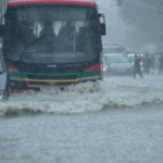 8H32UXVOBKVJ4TPUIM63 - Thế Giới Trong Tầm Tay Ngập lụt Mumbai: Cảnh báo đỏ đóng cửa trường học giữa cơn mưa nặng hạt