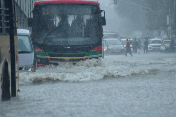 Ngập lụt Mumbai: Cảnh báo đỏ đóng cửa trường học giữa cơn mưa nặng hạt Ngập lụt Mumbai: Cảnh báo đỏ đóng cửa trường học giữa cơn mưa nặng hạt