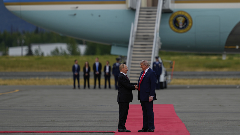Hội nghị thượng đỉnh Alaska của Trump với Putin không đạt được lệnh ngừng bắn ở Ukraine Hội nghị thượng đỉnh Alaska của Trump với Putin không đạt được lệnh ngừng bắn ở Ukraine