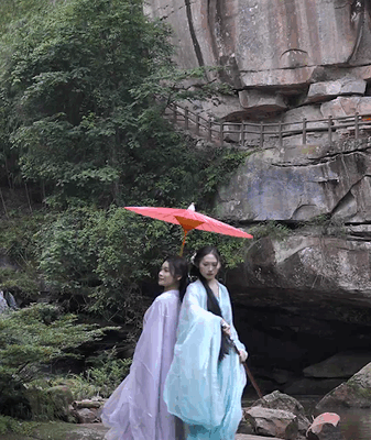 Kiếm Gặp Ô Giấy Dầu: Một Màn Trình Diễn Hanfu Rực Rỡ Kiếm Gặp Ô Giấy Dầu: Một Màn Trình Diễn Hanfu Rực Rỡ video poster