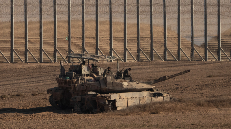 Xe tăng Israel tiến vào thành phố Gaza giữa cảnh báo nạn đói gia tăng Xe tăng Israel tiến vào thành phố Gaza giữa cảnh báo nạn đói gia tăng