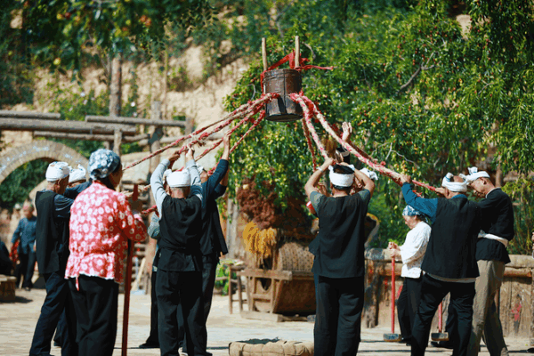Làng Chiniuwa: Từ Nhà Hang Động Đến Ngôi Sao Du Lịch Làng Chiniuwa: Từ Nhà Hang Động Đến Ngôi Sao Du Lịch