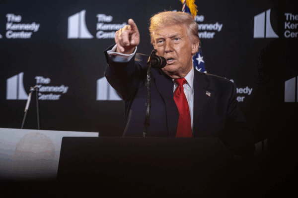 Trump đề xuất mở rộng kiểm soát liên bang đối với cảnh sát D.C. để giảm tội phạm Trump đề xuất mở rộng kiểm soát liên bang đối với cảnh sát D.C. để giảm tội phạm