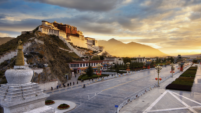 Từ Nghèo Đói Đến Tiến Bộ: Sự Biến Đổi 60 Năm của Tây Tạng video poster