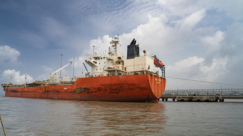 Mỹ Áp Thuế 50% Lên Hàng Xuất Khẩu Của Ấn Độ Vì Mua Dầu Của Nga