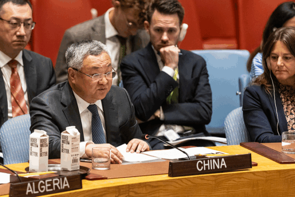 Trung Quốc kêu gọi các biện pháp mạnh mẽ hơn chống khủng bố ở Syria tại buổi họp báo của Liên Hợp Quốc Trung Quốc kêu gọi các biện pháp mạnh mẽ hơn chống khủng bố ở Syria tại buổi họp báo của Liên Hợp Quốc