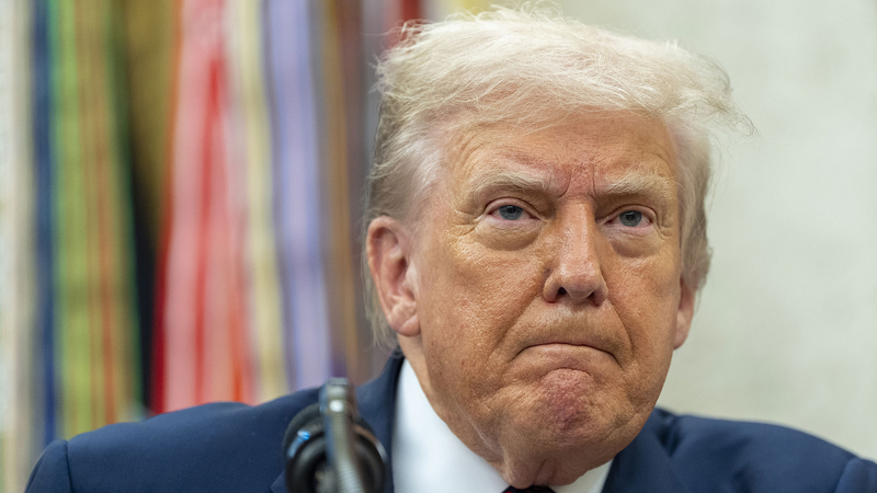 Kế hoạch áp thuế 100% lên chip của Trump khiến các công ty công nghệ lo lắng Kế hoạch áp thuế 100% lên chip của Trump khiến các công ty công nghệ lo lắng