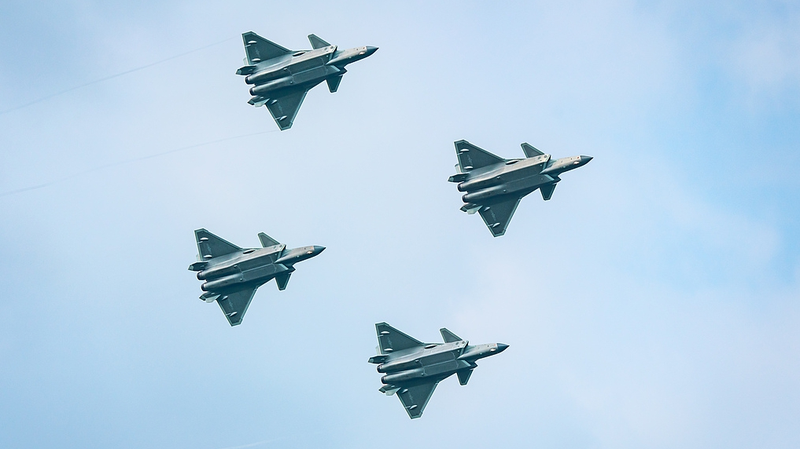 Máy bay tàng hình J-20 ra mắt tại Triển lãm Hàng không Changchun Máy bay tàng hình J-20 ra mắt tại Triển lãm Hàng không Changchun