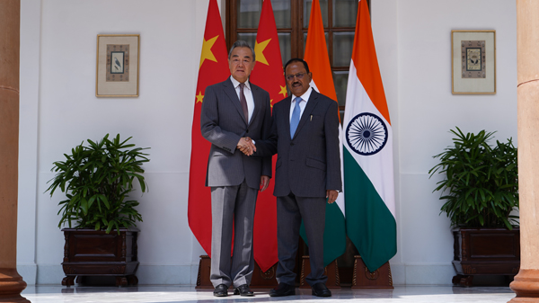 Wang Yi: Quan hệ Trung-Ấn ổn định đóng lợi ích cho cả hai dân tộc Wang Yi: Quan hệ Trung-Ấn ổn định đóng lợi ích cho cả hai dân tộc