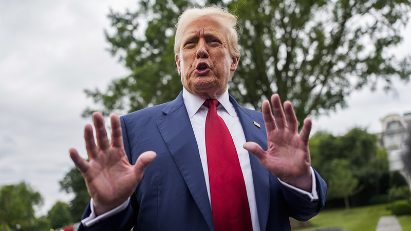 Trump muốn áp thuế 250% lên dược phẩm nhập khẩu Trump muốn áp thuế 250% lên dược phẩm nhập khẩu
