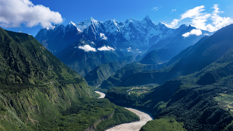 Namcha Barwa: Người Khổng Lồ Phủ Tuyết Bí Ẩn của Dãy Himalaya Phía Đông Namcha Barwa: Người Khổng Lồ Phủ Tuyết Bí Ẩn của Dãy Himalaya Phía Đông video poster