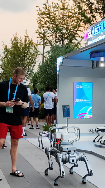 RMQITGUMWQI66LMSJXGL - Thế Giới Trong Tầm Tay Công nghệ Biến Đổi Niềm Vui Ngoài Sân Tại Đại Hội Thể Thao Thế Giới Chengdu video poster