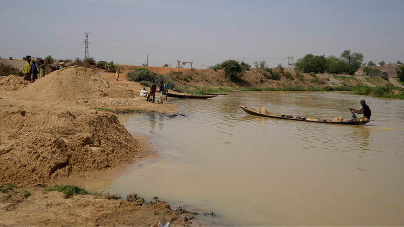 Thuyền bị lật ở bang Sokoto, Nigeria: 10 người được cứu, hơn 40 người mất tích Thuyền bị lật ở bang Sokoto, Nigeria: 10 người được cứu, hơn 40 người mất tích