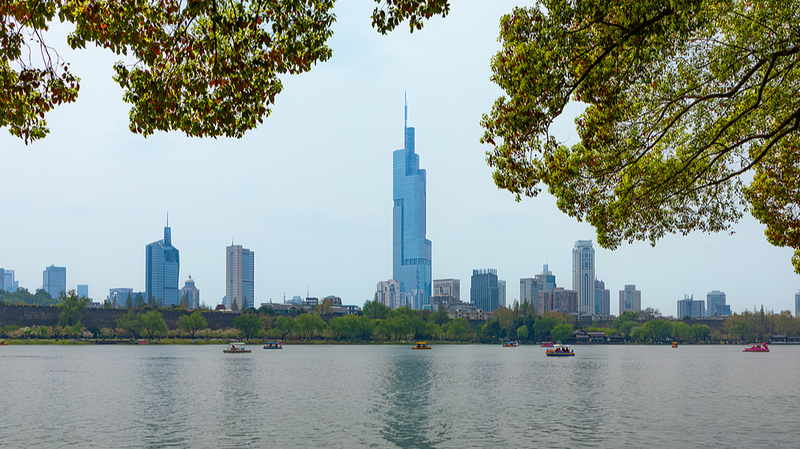 SZKNY84X8JEFG79UQNAJ - Thế Giới Trong Tầm Tay Cảnh trời trực tiếp của Công viên Hồ Tuyên Vũ từ Tháp Tử Phong video poster