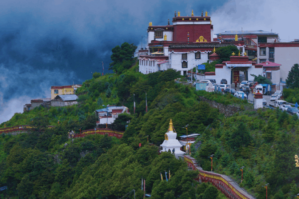 Ẩn Mình Trong Mây: Khám Phá Nơi Tôn Nghiêm Trên Núi Của Ngôi Đền Kajiu Ẩn Mình Trong Mây: Khám Phá Nơi Tôn Nghiêm Trên Núi Của Ngôi Đền Kajiu