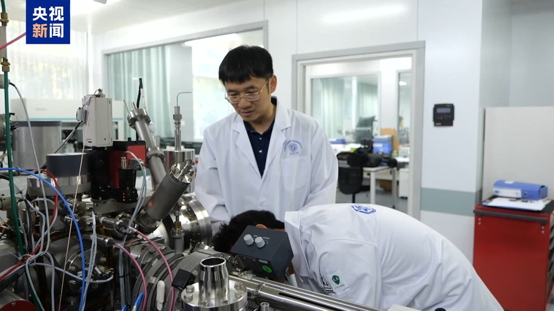 Các mẫu vật Chang’e-6 tiết lộ mặt xa của Mặt Trăng khô hơn và nguyên thủy hơn Các mẫu vật Chang’e-6 tiết lộ mặt xa của Mặt Trăng khô hơn và nguyên thủy hơn