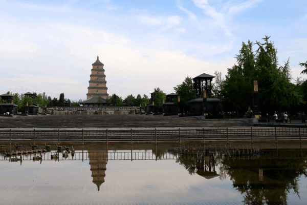 Khám phá Đại Nhạn Tháp ở Tây An: Viên ngọc triều đại nhà Đường trên Con đường Tơ lụa Khám phá Đại Nhạn Tháp ở Tây An: Viên ngọc triều đại nhà Đường trên Con đường Tơ lụa video poster