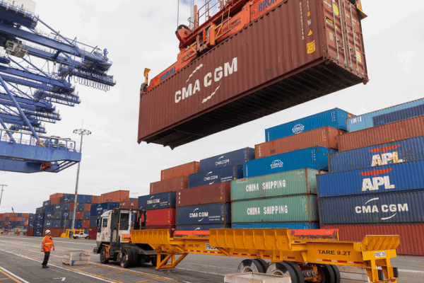 Các nhà kinh tế nghi ngờ rằng thuế quan của Trump có thể giảm nợ công Mỹ Các nhà kinh tế nghi ngờ rằng thuế quan của Trump có thể giảm nợ công Mỹ