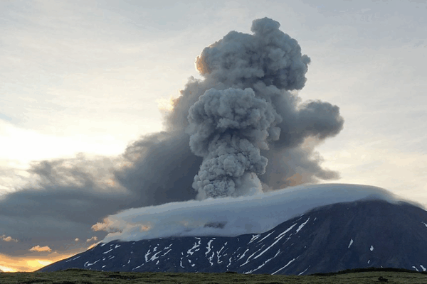Diễu hành núi lửa chưa từng có tại Kamchatka của Nga Diễu hành núi lửa chưa từng có tại Kamchatka của Nga