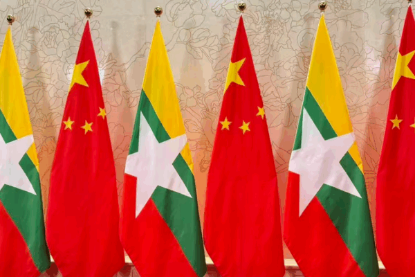 Tập Cận Bình gặp Quyền Tổng thống Myanmar tại Thiên Tân Tập Cận Bình gặp Quyền Tổng thống Myanmar tại Thiên Tân