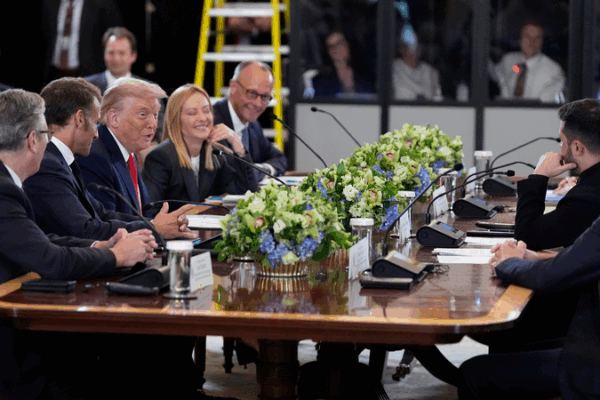 Trump tổ chức Zelensky và các nhà lãnh đạo EU để thúc đẩy hòa bình Ukraine Trump tổ chức Zelensky và các nhà lãnh đạo EU để thúc đẩy hòa bình Ukraine