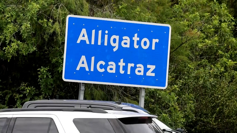 Florida phải đóng cửa trại giam ‘Alligator Alcatraz’, Tòa án quyết định Florida phải đóng cửa trại giam 'Alligator Alcatraz', Tòa án quyết định video poster