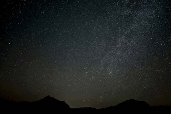 Mưa Sao Băng Perseid Đạt Đỉnh Điểm Tối Nay Với 100 Sao Băng Mưa Sao Băng Perseid Đạt Đỉnh Điểm Tối Nay Với 100 Sao Băng video poster