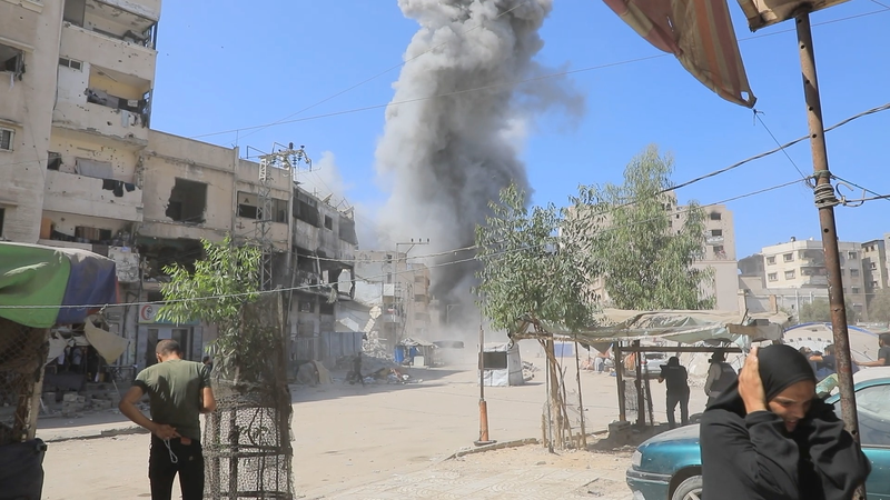 Israel phát động cuộc tấn công mặt đất khi Gaza ‘bốc cháy’ và 48,000 người chạy trốn Israel phát động cuộc tấn công mặt đất khi Gaza 'bốc cháy' và 48,000 người chạy trốn video poster