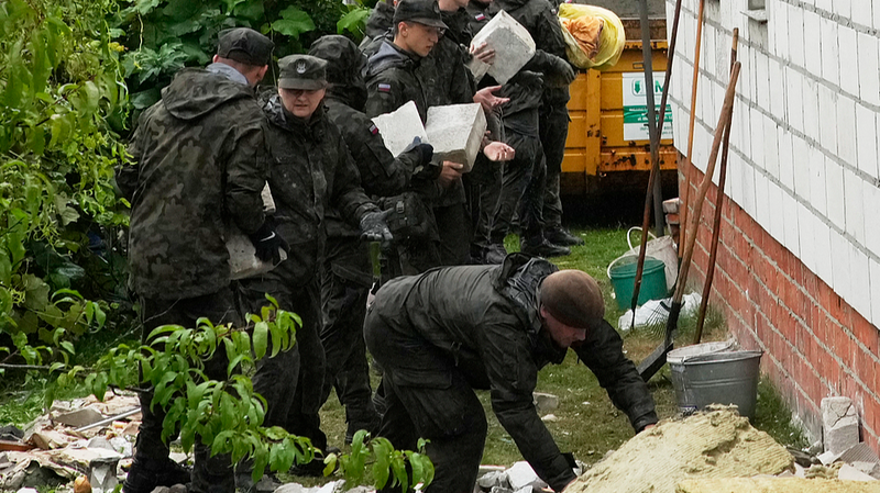 Romania và Ba Lan triển khai máy bay chiến đấu khi máy bay không người lái của Nga xâm nhập không phận NATO Romania và Ba Lan triển khai máy bay chiến đấu khi máy bay không người lái của Nga xâm nhập không phận NATO