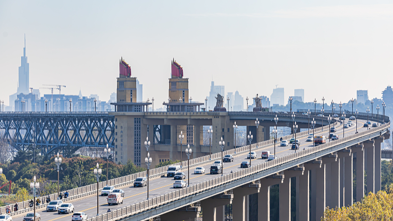 Cầu Nanjing Yangtze: Kì quan hai tầng đầu tiên tự thiết kế của Trung Quốc Cầu Nanjing Yangtze: Kì quan hai tầng đầu tiên tự thiết kế của Trung Quốc video poster