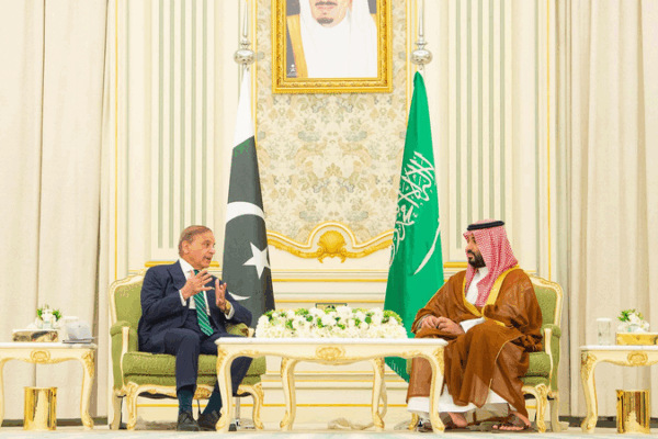 Ả Rập Xê Út và Pakistan Ký Thỏa Thuận Phòng Thủ Chiến Lược Ả Rập Xê Út và Pakistan Ký Thỏa Thuận Phòng Thủ Chiến Lược