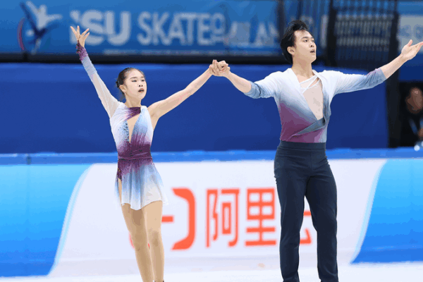 Cặp đôi trượt băng Zhang Jiaxuan & Huang Yihang đủ điều kiện tham gia Thế vận hội Mùa đông Milan-Cortina 2026 Cặp đôi trượt băng Zhang Jiaxuan & Huang Yihang đủ điều kiện tham gia Thế vận hội Mùa đông Milan-Cortina 2026