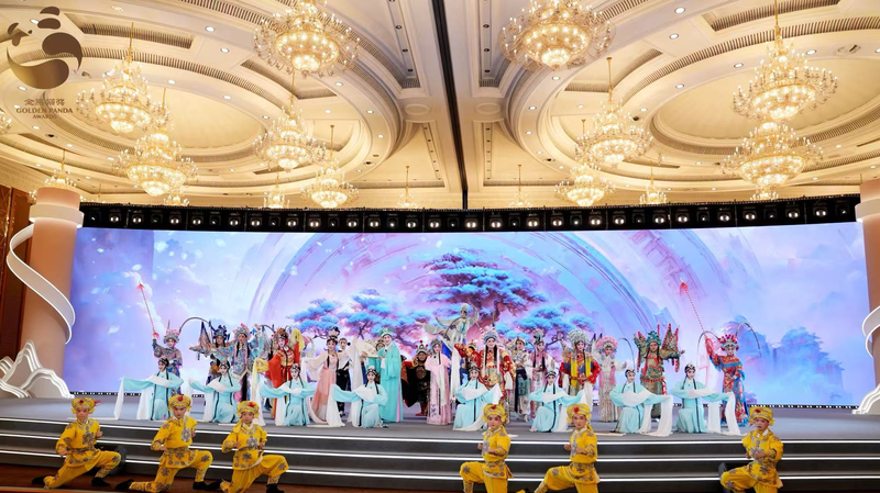 Đêm Gấu Trúc Vàng Tỏa Sáng: Tian Wei của CGTN Thắp Lên Một Buổi Tối Kỳ Diệu Đêm Gấu Trúc Vàng Tỏa Sáng: Tian Wei của CGTN Thắp Lên Một Buổi Tối Kỳ Diệu