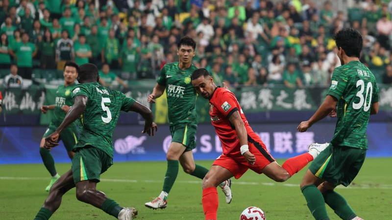 Cú hat-trick của Leonardo nhấn chìm Beijing Guoan trong cuộc đua giành chức vô địch CSL Cú hat-trick của Leonardo nhấn chìm Beijing Guoan trong cuộc đua giành chức vô địch CSL