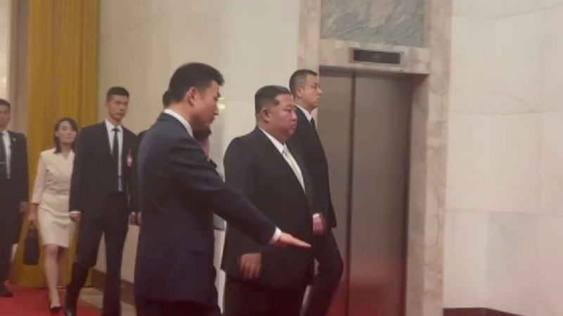 Kim Jong Un gặp Tập tại Đại Lễ Đường Nhân Dân Bắc Kinh Kim Jong Un gặp Tập tại Đại Lễ Đường Nhân Dân Bắc Kinh video poster