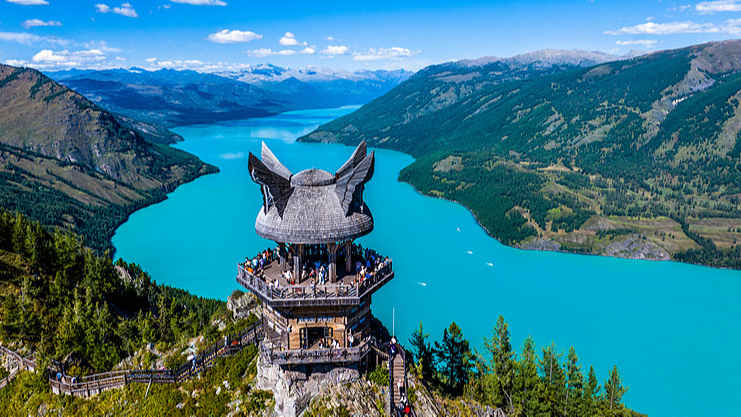 Trốn chạy yên bình tại Hồ Yingshan ở Kanas, Tân Cương Trốn chạy yên bình tại Hồ Yingshan ở Kanas, Tân Cương video poster