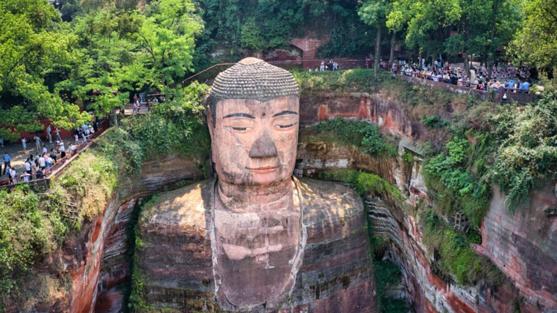 Các nhà ảnh hưởng toàn cầu khám phá di sản 1.300 năm của tượng Phật khổng lồ Leshan Các nhà ảnh hưởng toàn cầu khám phá di sản 1.300 năm của tượng Phật khổng lồ Leshan