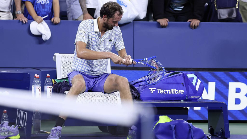 Kịch Tính US Open: Cuộc Đấu Của Djokovic, Sự Sa Sút Của Medvedev & Trận Đụng Độ Sinner-Alcaraz? Kịch Tính US Open: Cuộc Đấu Của Djokovic, Sự Sa Sút Của Medvedev & Trận Đụng Độ Sinner-Alcaraz? video poster