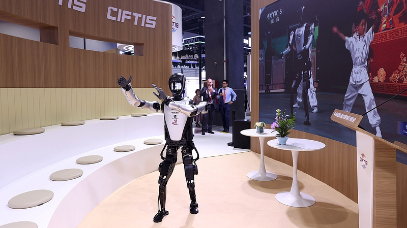 AI và Robot thúc đẩy tăng trưởng trong thương mại dịch vụ tại Trung Quốc đại lục AI và Robot thúc đẩy tăng trưởng trong thương mại dịch vụ tại Trung Quốc đại lục