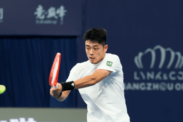 Wu Yibing gây sốc Medvedev để vào bán kết ATP Hangzhou Open đầu tiên Wu Yibing gây sốc Medvedev để vào bán kết ATP Hangzhou Open đầu tiên