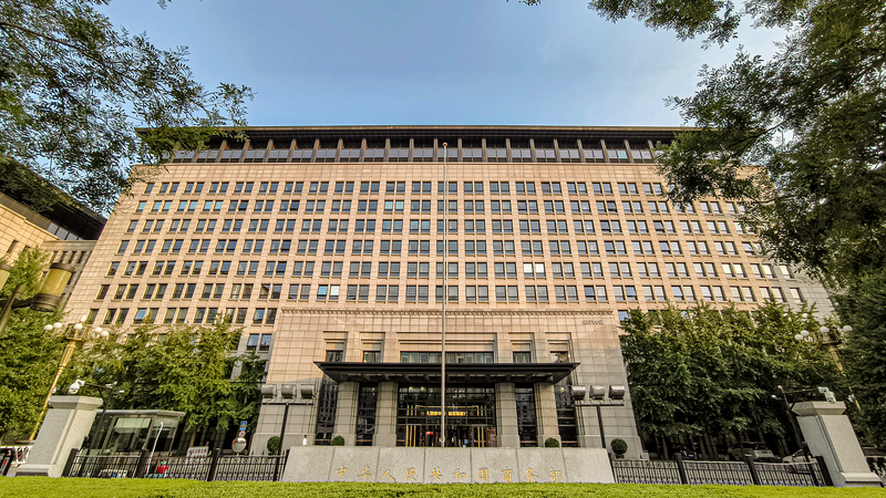 Trung Quốc Phản Đối Đe Dọa Thuế Quan của Mỹ Về Việc Mua Dầu Nga