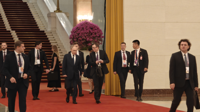 Putin Rời Đại lễ đường Nhân dân Sau Cuộc Hội đàm với Tập Cận Bình Putin Rời Đại lễ đường Nhân dân Sau Cuộc Hội đàm với Tập Cận Bình video poster